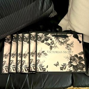 Medium VS shopping bag (7) Measurements:  7.5 x 6.25 inches